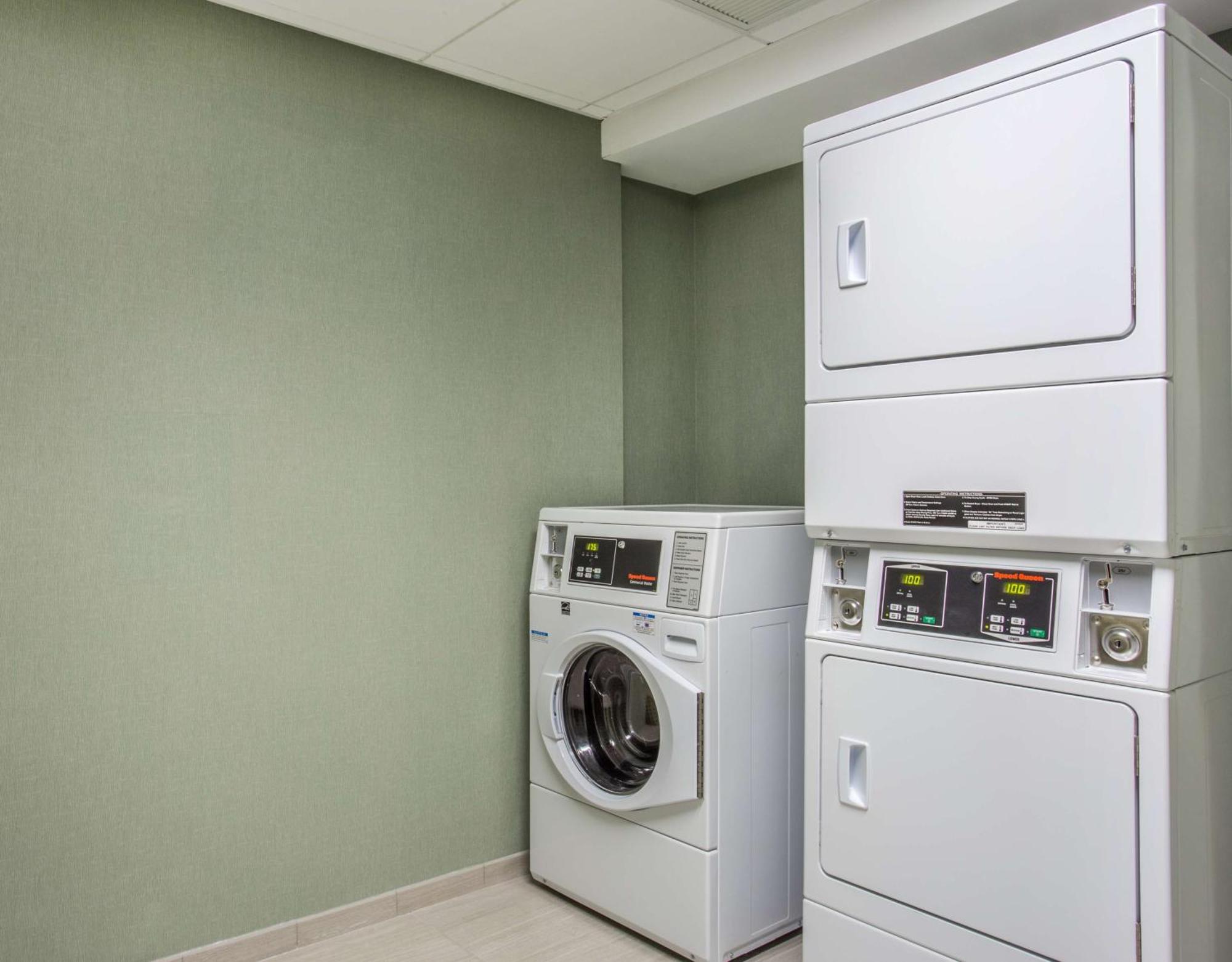 Hampton Inn & Suites Yonkers - Westchester Bagian luar foto