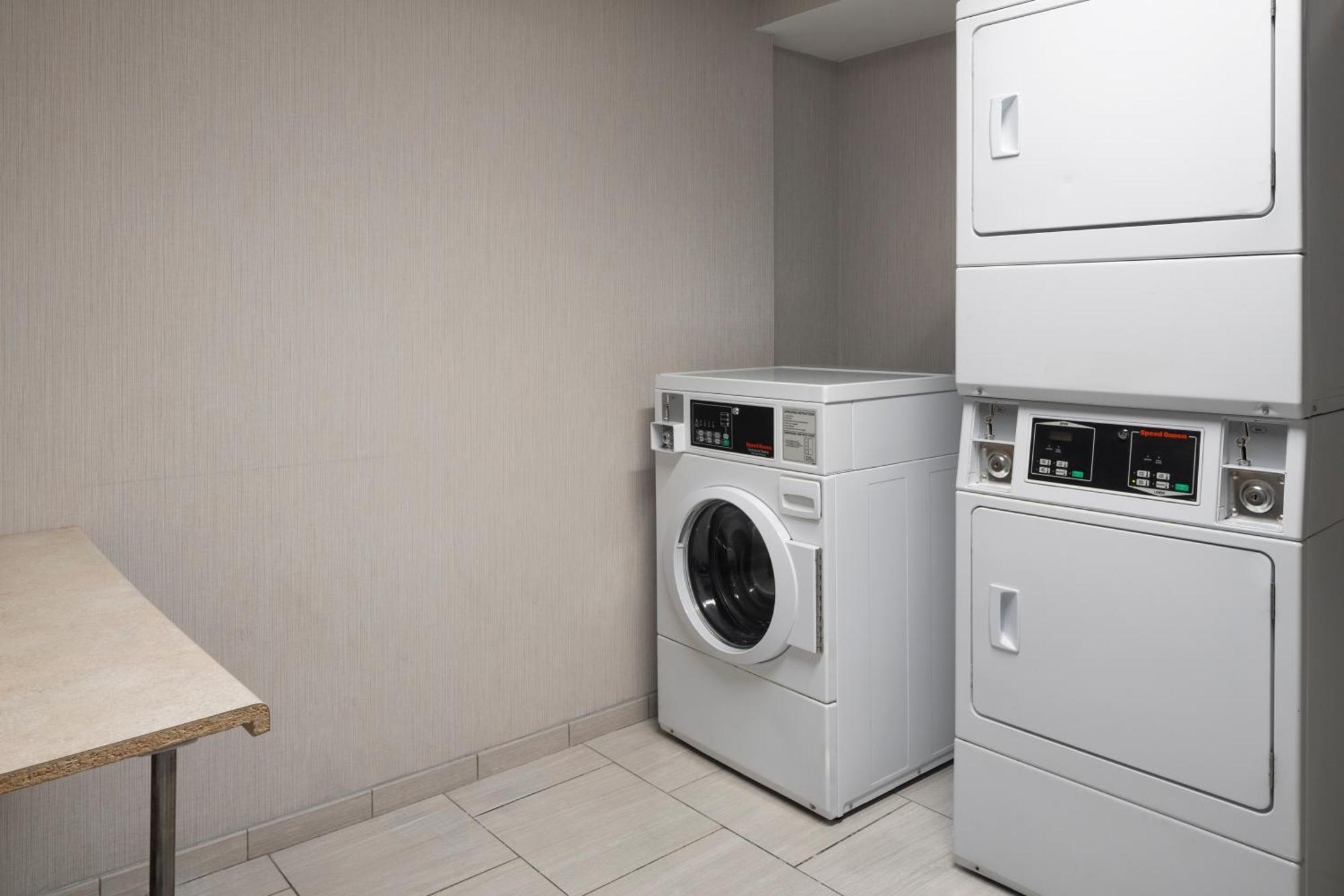 Hampton Inn & Suites Yonkers - Westchester Bagian luar foto