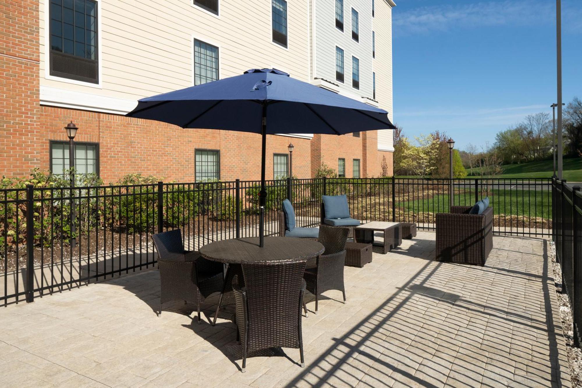 Hampton Inn & Suites Yonkers - Westchester Bagian luar foto